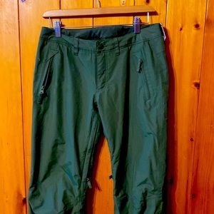 Burton women’s army green snow pants! 💚